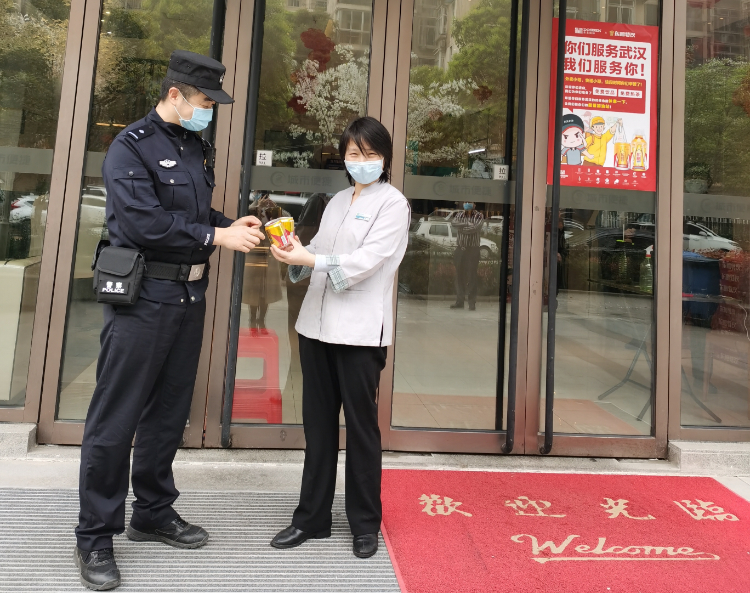 德晋贵宾厅特饮联合东呈酒店，为服务武汉的一线工作者提供能量支持